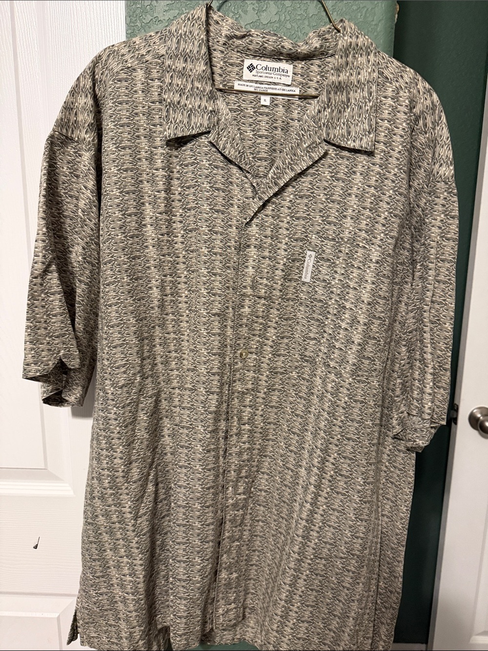 Columbia Sportswear Men’s XL Geometric Print Camp Shirt Short Sleeve Button Fr